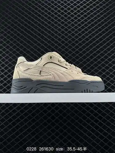 PUMA 8 Night Rider es una zapatilla casual de caña baja antideslizante y resistente al desgaste. El 