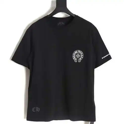Camiseta de manga corta con estampado de herraduras delantera y trasera CH Crow Heart