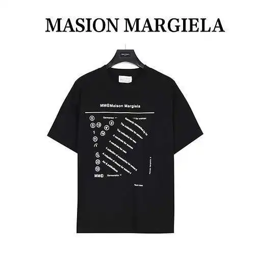 Camiseta de manga corta con estampado de números y letras con corte circular empalmado de MM/Majira