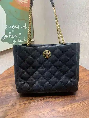 El bolso de hombro Tori está hecho de piel de vaca original importada, calidad de alta gama, entrega