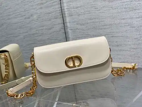 El bolso cruzado de D está hecho de cuero original importado de primera calidad, versión réplica de 