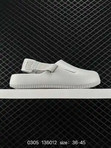 6 Introducción: Nike Calm Slide Benassi Nike es versátil en la vida, cómodo y liviano, pantuflas de 