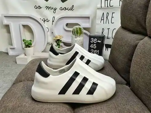 261Zapatillas Dadidas originales Adifom Superstar Fabricadas con un 50% de materiales naturales y re
