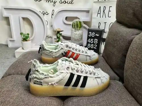 En la segunda serie de colaboración entre 862DAdidas Originals y la marca de moda Song for the Mute,