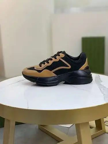 Modelo de pareja GUCCI código: 0223D00 Talla: mujer código 34-41 hombre código 38-46 (mujer 34 41 ho