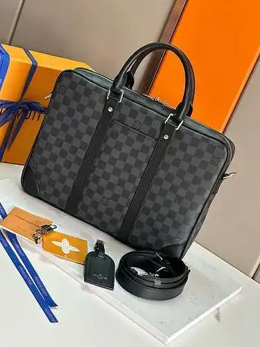 Maletín para hombre LL. Fabricado en cuero original importado de primera calidad. Versión réplica de