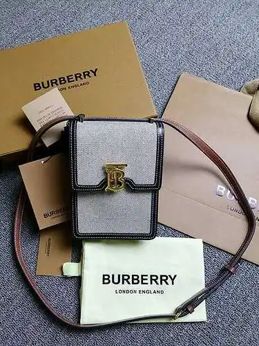 La funda para teléfono móvil BBR está hecha de cuero original importado de alta calidad, versión rép