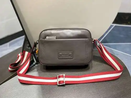 Bolso bandolera para hombre, elaborado en piel vacuna original importada, alta calidad, entrega en b