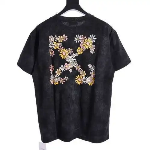 Camiseta de manga corta con estampado de flechas y margaritas con purpurina OW