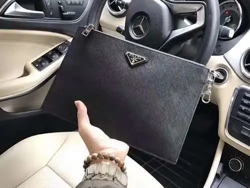 Bolso tipo clutch para caballero, elaborado en piel vacuna original importada, alta calidad, entrega