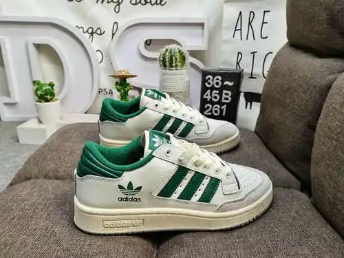 261DAdidas Forum 84 Calzado deportivo casual de moda, versátil y de caña baja. Basado en la forma de