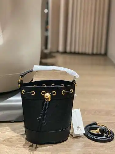 Tori Bucket Bag Elaborado en piel vacuna original importada, alta calidad, entrega en bolsa de regal