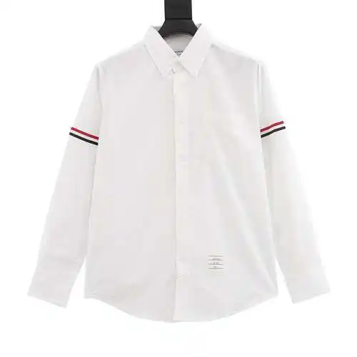 Camisa TB con doble brazalete.