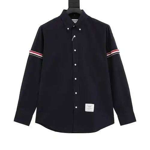 Camisa TB con doble brazalete.