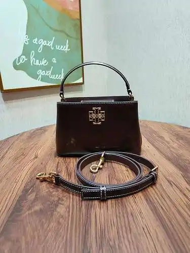 El bolso Tori está hecho de piel de vaca original importada, calidad de alta gama, entrega en bolsa 
