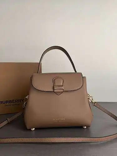El bolso BBR Bartote está hecho de cuero original importado de primera calidad, versión réplica de a