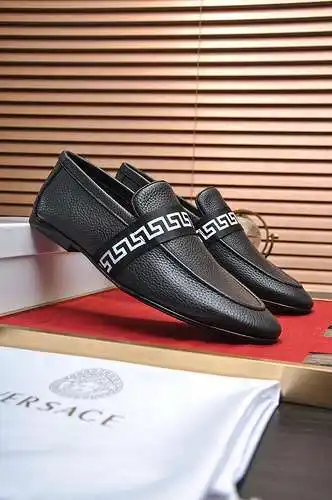 Zapatos de hombre Versace Código: 0312B90 Talla: 38 al 44 (el 45 se puede personalizar y no se puede
