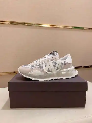 Zapatos Valentino para hombre y mujer Código: 0313C20 Talla: Mujer 36-40. Hombre 39-44. (Se puede pe