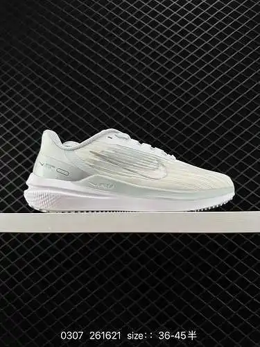 Las zapatillas Nike Air Zoom Winflo 9 están diseñadas con malla mejorada y mayor espuma. Están espec