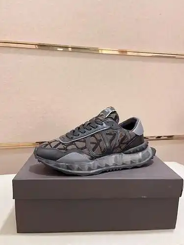 Zapatos Valentino para hombre y mujer Código: 0313C20 Talla: Mujer 36-40. Hombre 39-44. (Se puede pe