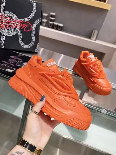 Zapatos Versace para hombre y mujer Código: 0318C40 Talla: 35-46