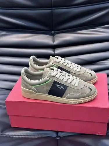 Valentino Pareja Código Modelo: 0227B60 Talla: 35-45 (45 personalizados)