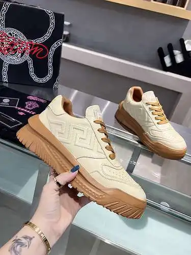 Zapatos Versace para hombre y mujer Código: 0318C40 Talla: 35-46