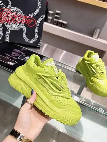 Zapatos Versace para hombre y mujer Código: 0318C40 Talla: 35-46