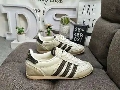 021D tiene que ver con lo retro y la vanguardia, en asociación con la marca de diseño británica Wale
