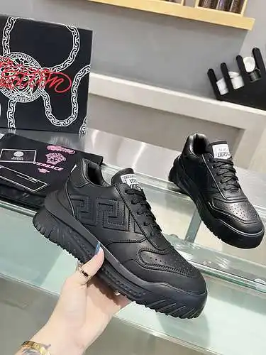 Zapatos Versace para hombre y mujer Código: 0318C40 Talla: 35-46