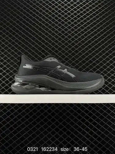 7. ASICS GEL-KINSEL BLAST tiene pegamento GEL visible en la planta delantera y trasera de los pies p