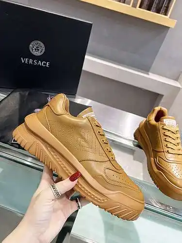 Zapatos Versace para hombre y mujer Código: 0318C40 Talla: 35-46