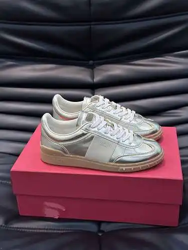 Valentino Pareja Código Modelo: 0227B60 Talla: 35-45 (45 personalizados)