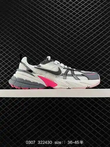 Las zapatillas Nike NIKE V2K RUN son tendencia retro. Zapatillas de malla transpirable. El material 