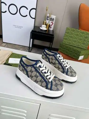 Zapatos GUCCI para hombre y mujer Código: 0318C30 Talla: 35-46