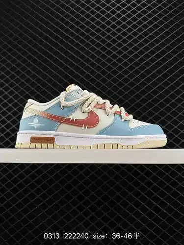 2 Nike sb Dunk Low retro azul costero, blanco y marrón. Este diseño está inspirado en la personaliza