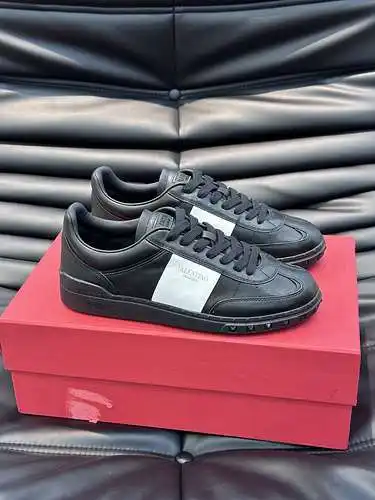 Valentino Pareja Código Modelo: 0227B60 Talla: 35-45 (45 personalizados)