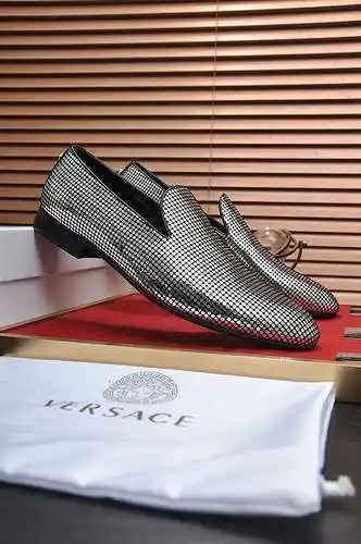 Zapatos de hombre Versace Código: 0312B60 Talla: 38 a 44 (45 y 46 se pueden personalizar y no se pue
