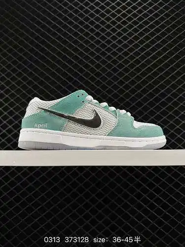 4 zapatos de skate deportivos informales de caña baja retro de la serie Nike SB Dunk Low. El cojín Z