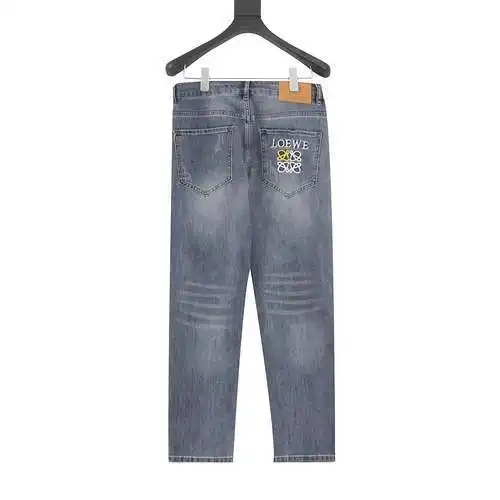 LE/Luo Yiwei jeans with embroidered logo on the back