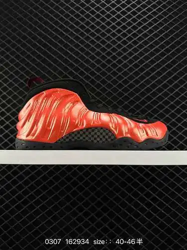 7 Espuma en aerosol Nike Air Foamposite ONE 34996- Talla: 4 4. 4 42 42. 43 44 44. 4 46 La versión má