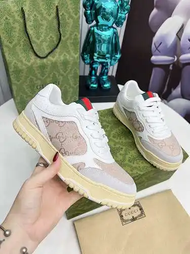 Zapatos GUCCI para hombre y mujer Código: 0318C30 Talla: 35-46