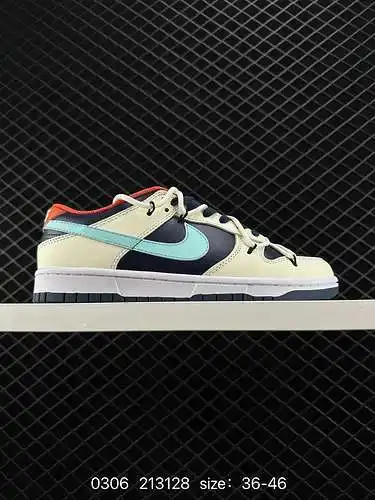 4 cordones con cordón Nike SB Dunk Low deconstruidos. Versión exclusiva. El procesamiento de destila