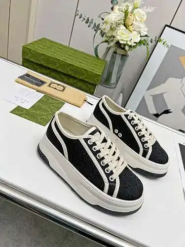 Zapatos GUCCI para hombre y mujer Código: 0318C00 Talla: Mujer 35-41, Hombre 40-45