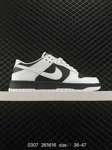 8 NIKE DUNK SB LOW Dunk SB, como su nombre indica, tiene el origen clásico de Dunk e inyecta más ele