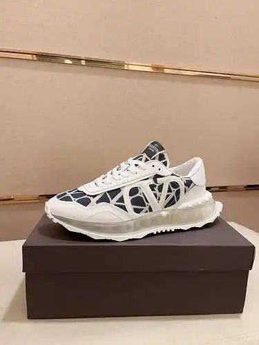 Zapatos Valentino para hombre y mujer Código: 0313C20 Talla: Mujer 36-40. Hombre 39-44. (Se puede pe