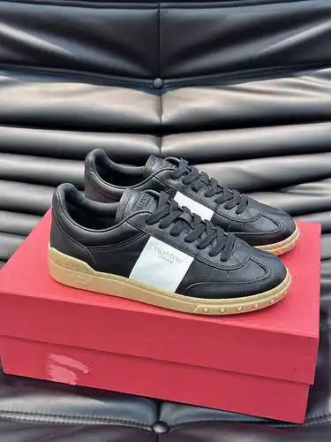 Valentino Pareja Código Modelo: 0227B60 Talla: 35-45 (45 personalizados)