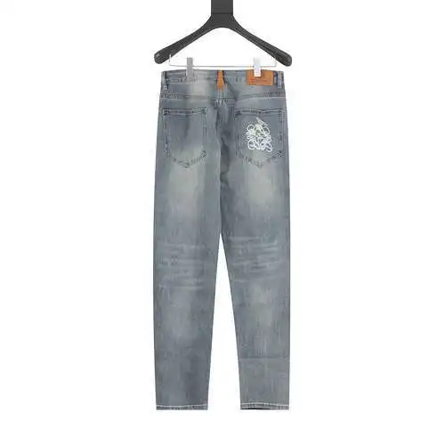 LE/Luo Yiwei jeans with flower and bird embroidery LOGO on the back