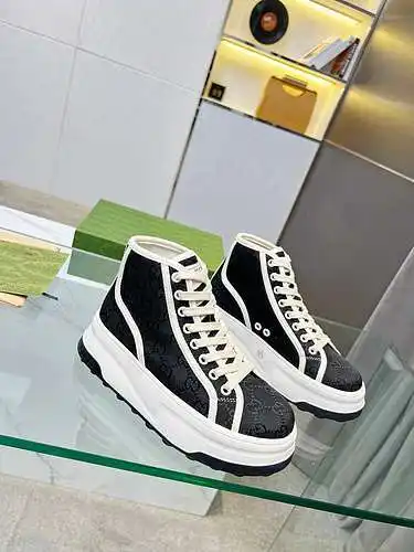 Zapatos GUCCI para hombre y mujer Código: 0318C00 Talla: Mujer 35-41, Hombre 40-45