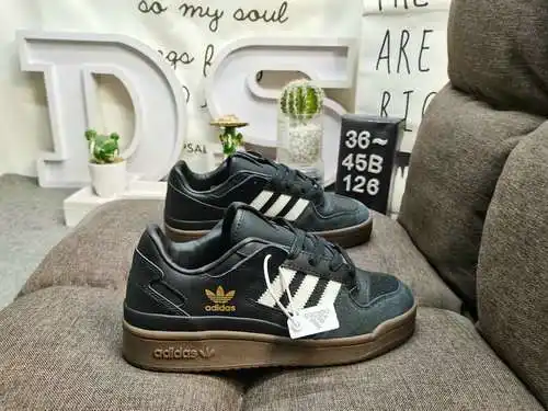 126DAdidas Forum 84 Calzado deportivo casual de moda, versátil y de caña baja. Basado en la forma de